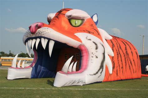 Dynamic Pricing: Adjusting the Price Point for Inflatable Mascot Tunnels in Real Time